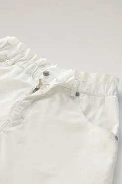 Pantaloni e pantaloncini><noscript><img width=