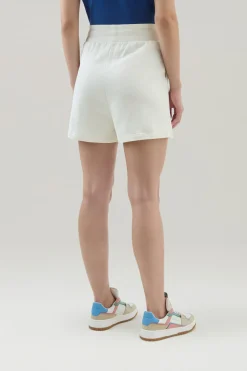 Pantaloni e pantaloncini><noscript><img width=