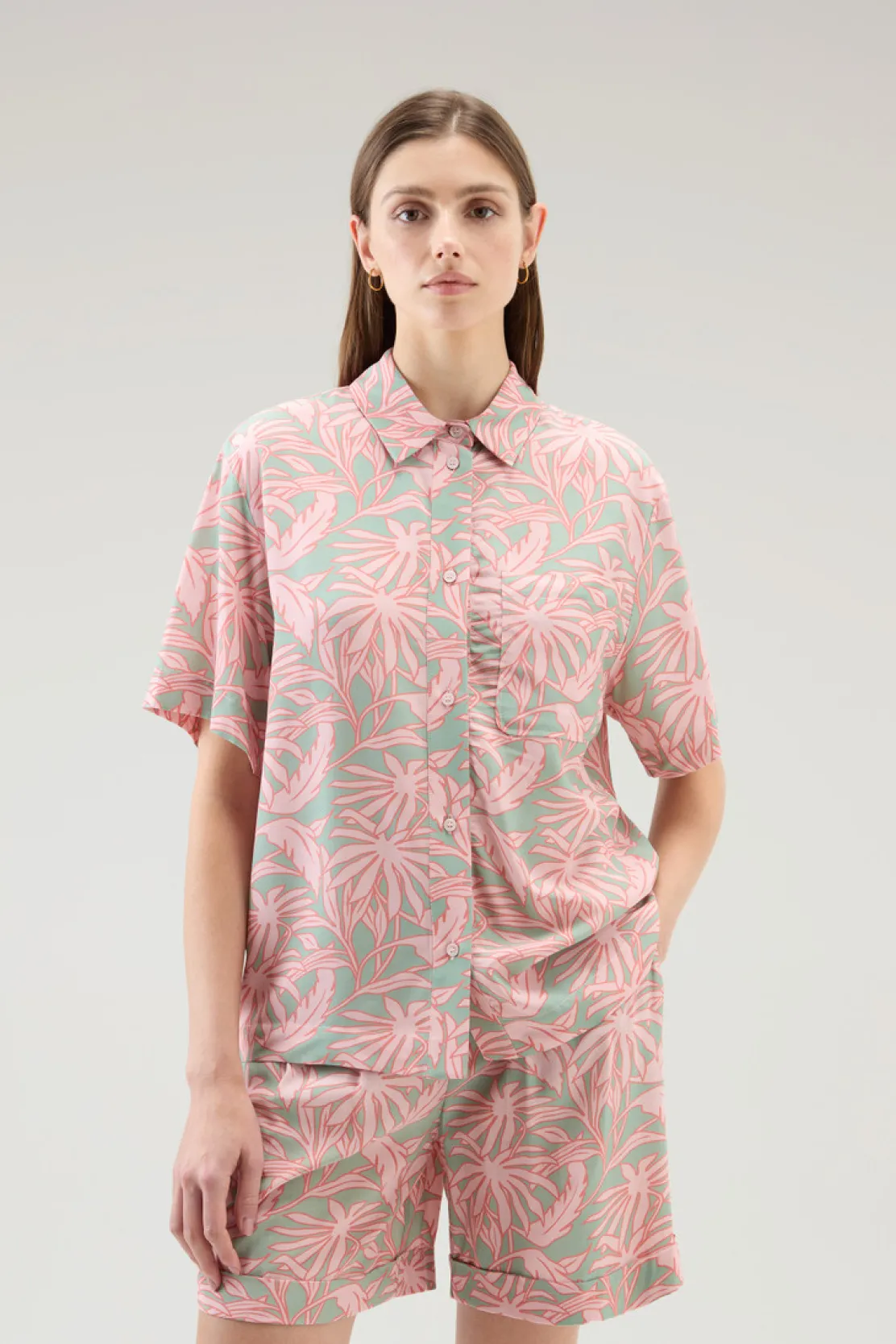 Camicie e giacche a camicia>Woolrich Camicia Con Stampa Tropical Coral Sand Flower