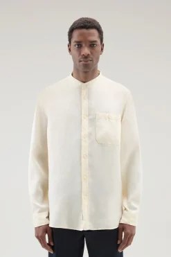 Camicie>Woolrich Camicia In Puro Lino Tinta In Capo Con Colletto Alla Coreana Milky Cream