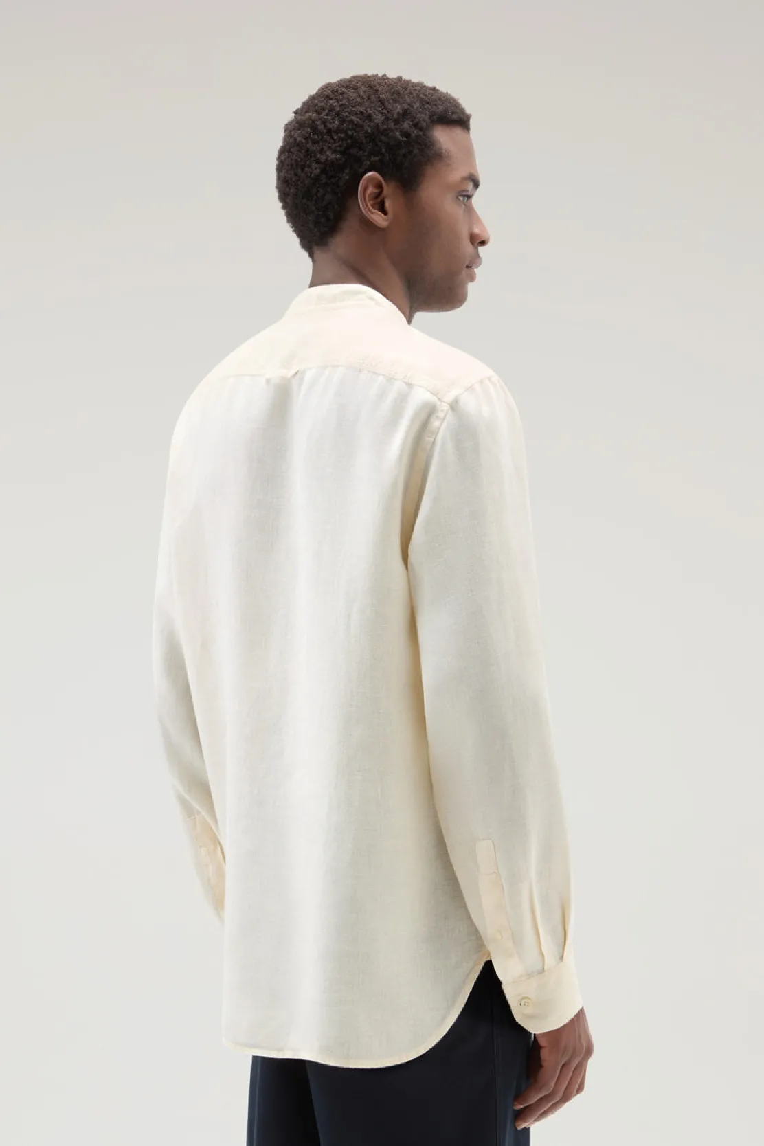 Camicie>Woolrich Camicia In Puro Lino Tinta In Capo Con Colletto Alla Coreana Milky Cream