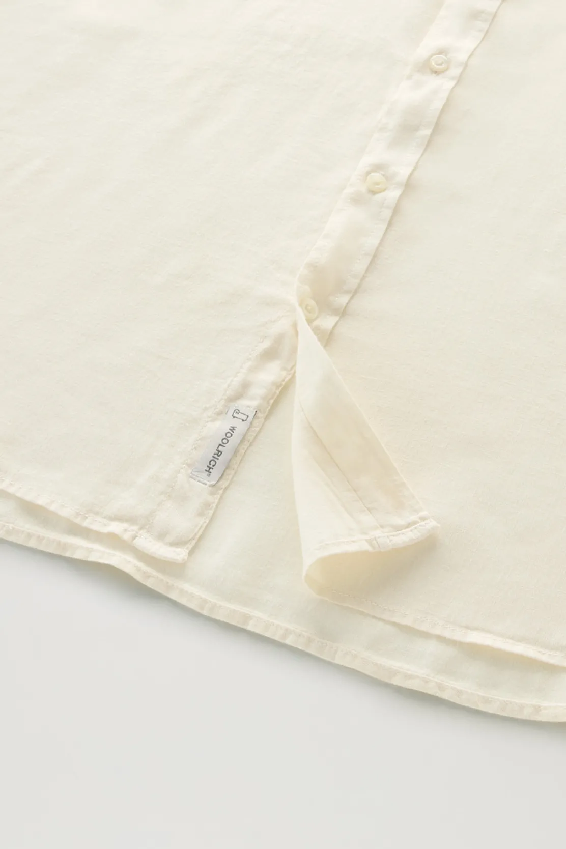 Camicie>Woolrich Camicia In Puro Lino Tinta In Capo Con Colletto Alla Coreana Milky Cream