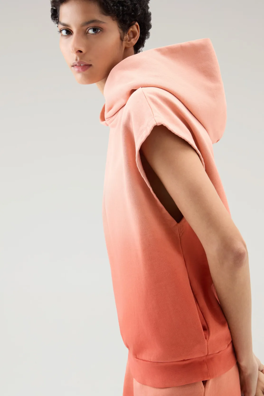 Felpe>Woolrich Felpa Smanicata Con Cappuccio In Puro Cotone Tinta In Capo Coral Sand