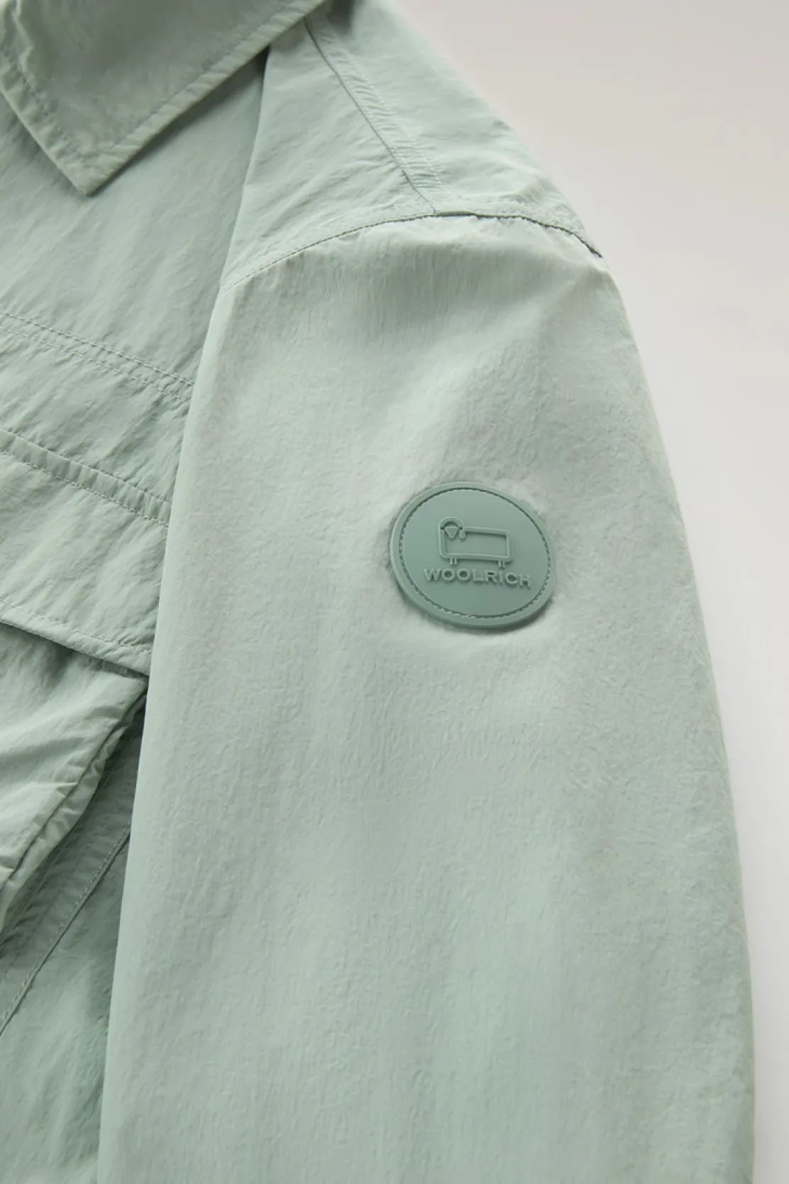 Giacche a camicia>Woolrich Giacca A Camicia In Nylon Crinkle Sage