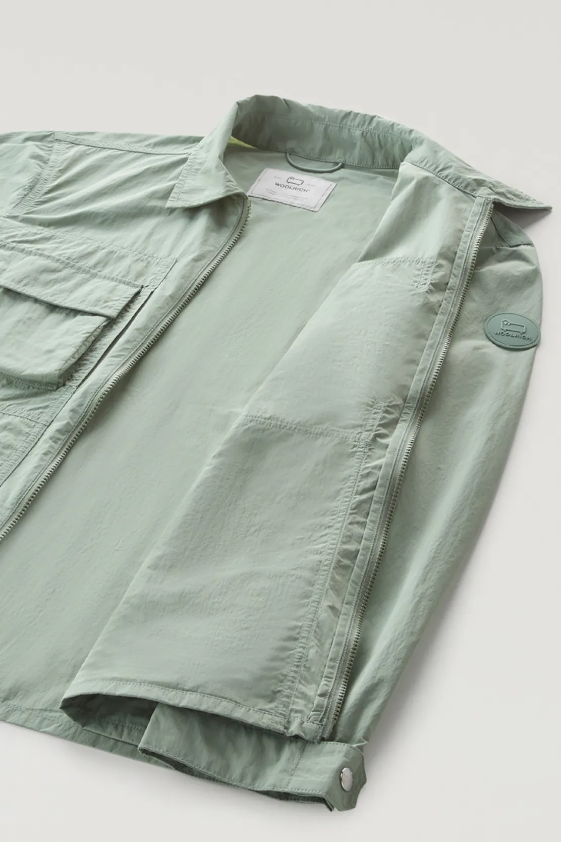 Giacche a camicia>Woolrich Giacca A Camicia In Nylon Crinkle Sage