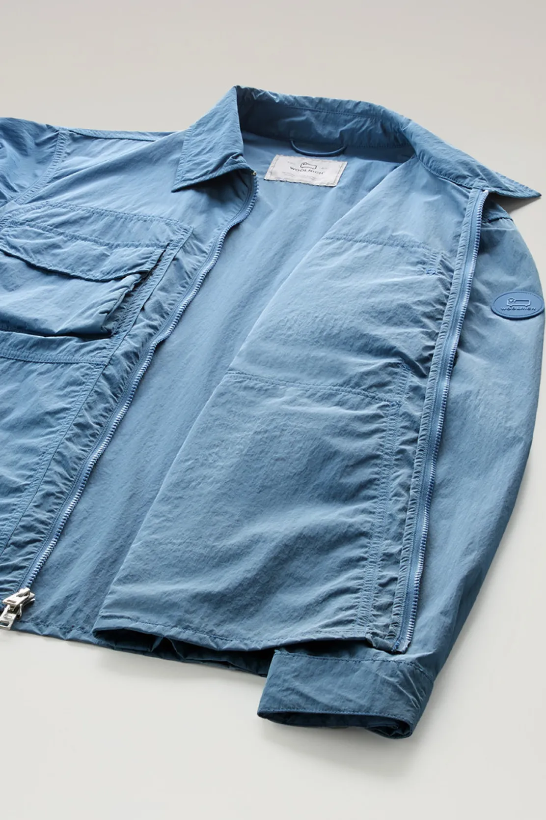 Giacche a camicia>Woolrich Giacca A Camicia In Nylon Crinkle Pastel Indigo