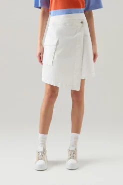 Vestiti e gonne>Woolrich Gonna Cargo A Portafoglio Tinta In Capo In Twill Di Cotone Plaster White