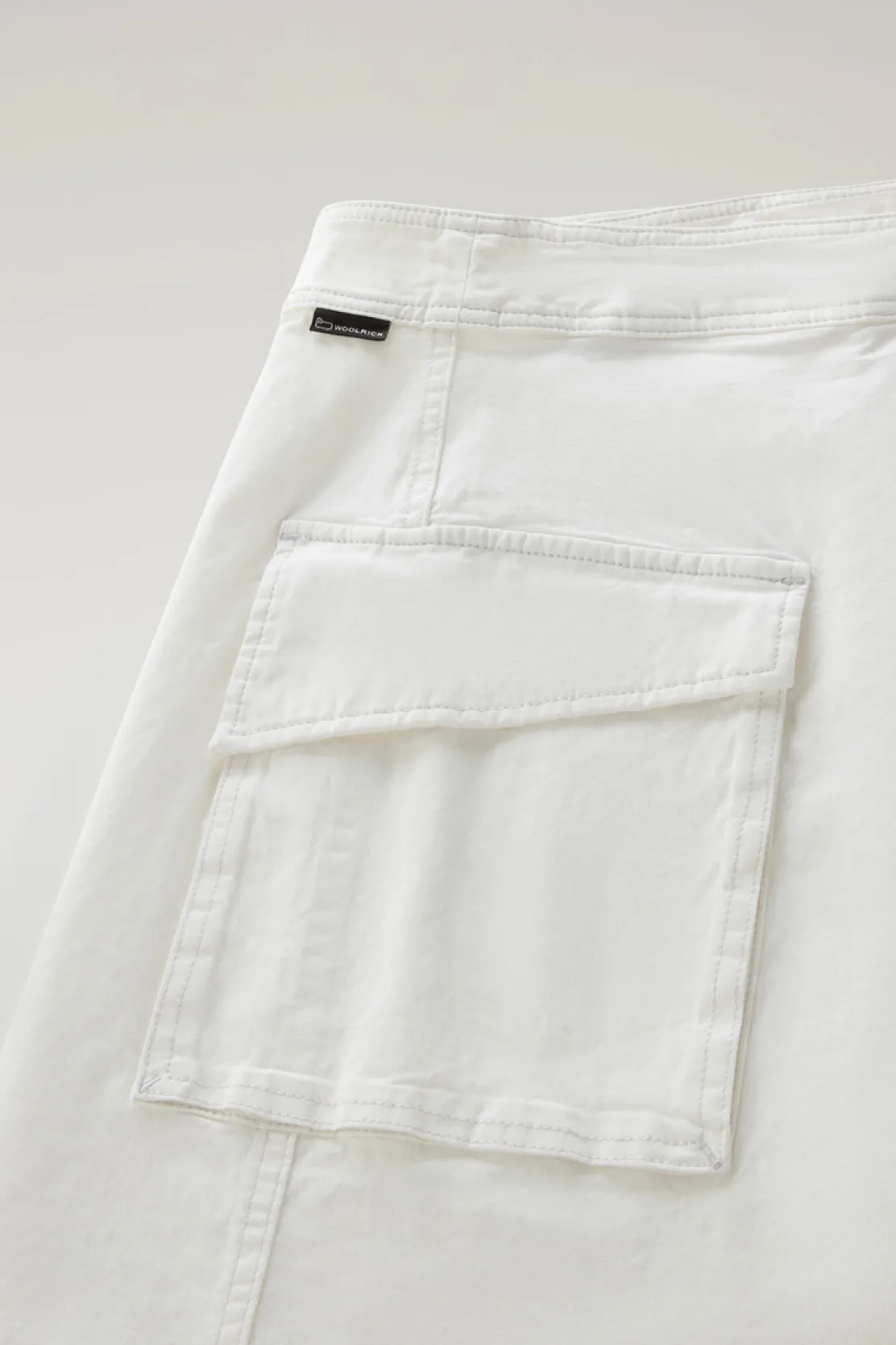 Vestiti e gonne>Woolrich Gonna Cargo A Portafoglio Tinta In Capo In Twill Di Cotone Plaster White
