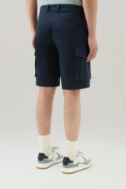 Pantaloni e pantaloncini><noscript><img width=