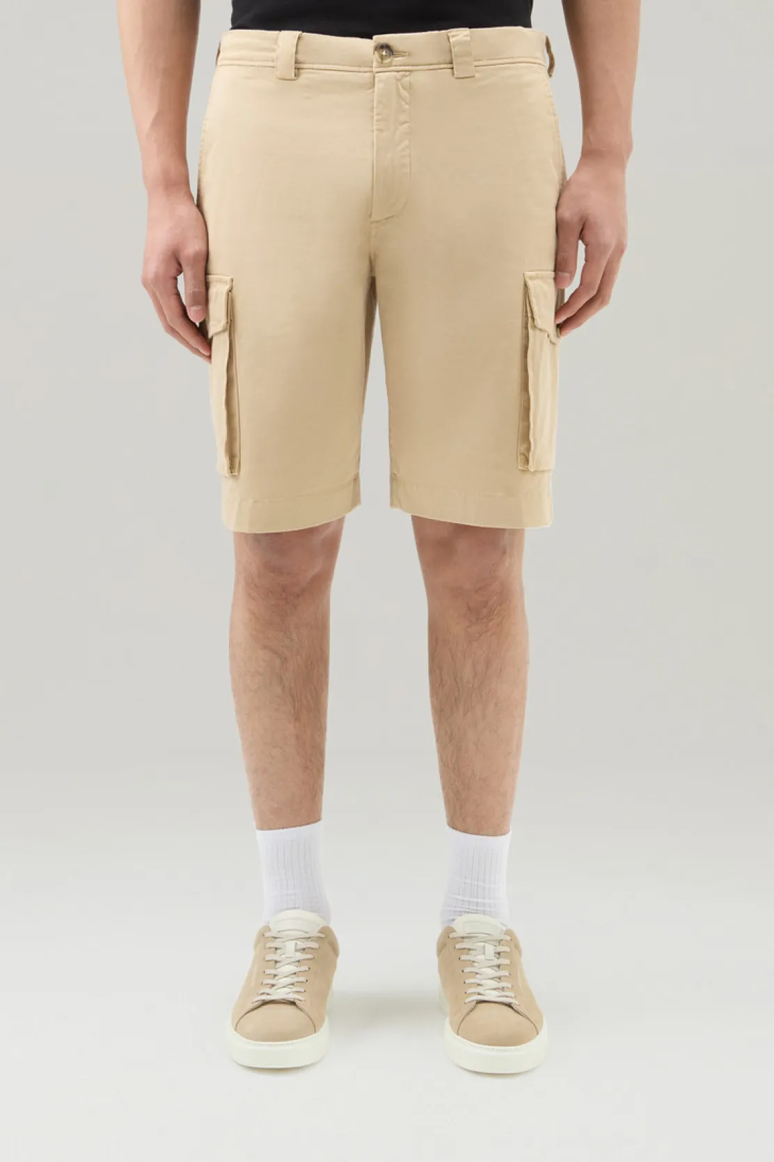 Pantaloni e pantaloncini>Woolrich Pantaloncini Cargo Tinti In Capo In Cotone Elasticizzato Beach Sand