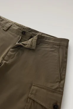 Pantaloni e pantaloncini><noscript><img width=