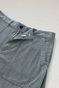 Pantaloni e pantaloncini><noscript><img width=