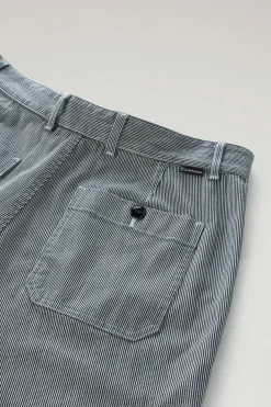 Pantaloni e pantaloncini><noscript><img width=