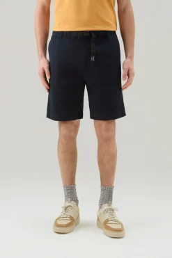 Pantaloni e pantaloncini>Woolrich Pantaloncini Chino Tinti In Capo In Cotone Elasticizzato Melton Blue