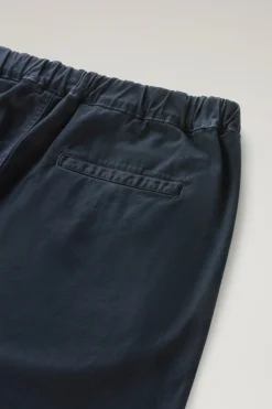 Pantaloni e pantaloncini><noscript><img width=