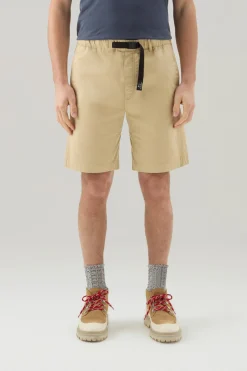 Pantaloni e pantaloncini>Woolrich Pantaloncini Chino Tinti In Capo In Cotone Elasticizzato Beach Sand