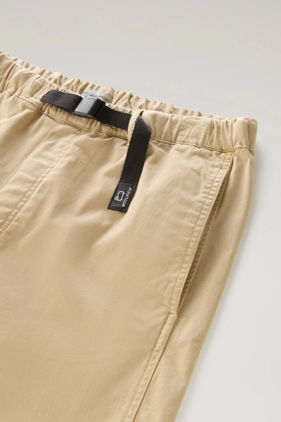 Pantaloni e pantaloncini>Woolrich Pantaloncini Chino Tinti In Capo In Cotone Elasticizzato Beach Sand