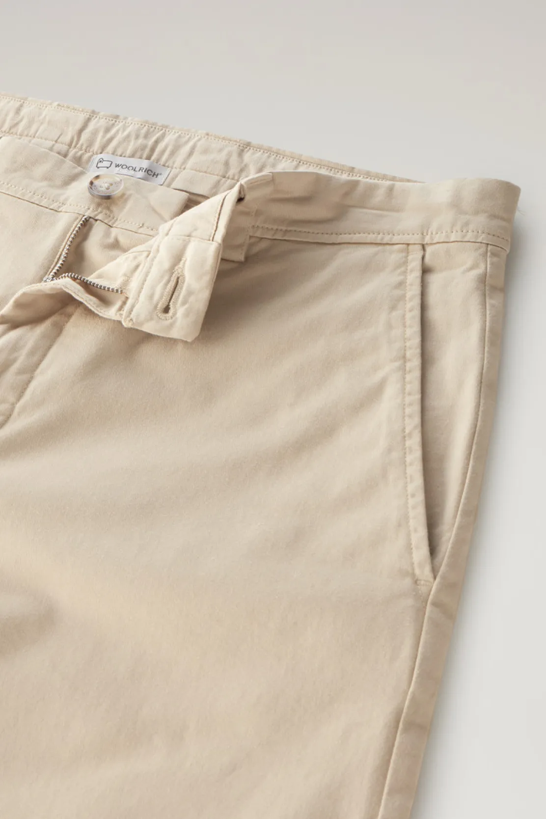 Pantaloni e pantaloncini>Woolrich Pantaloncini Chino Tinti In Capo In Cotone Elasticizzato Beach Sand