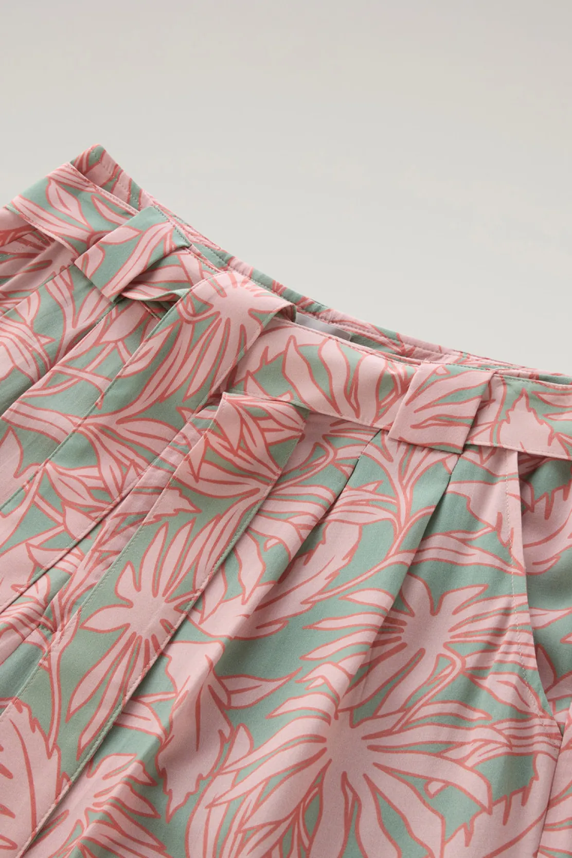 Pantaloni e pantaloncini>Woolrich Pantaloncini Con Stampa Tropical Coral Sand Flower