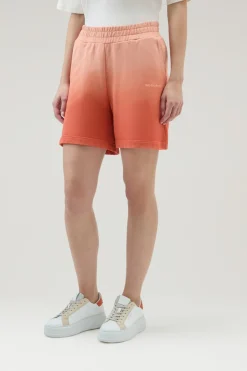 Pantaloni e pantaloncini>Woolrich Pantaloncini In Cotone Felpato Tinti In Capo Con Sfumature Di Colore Coral Sand