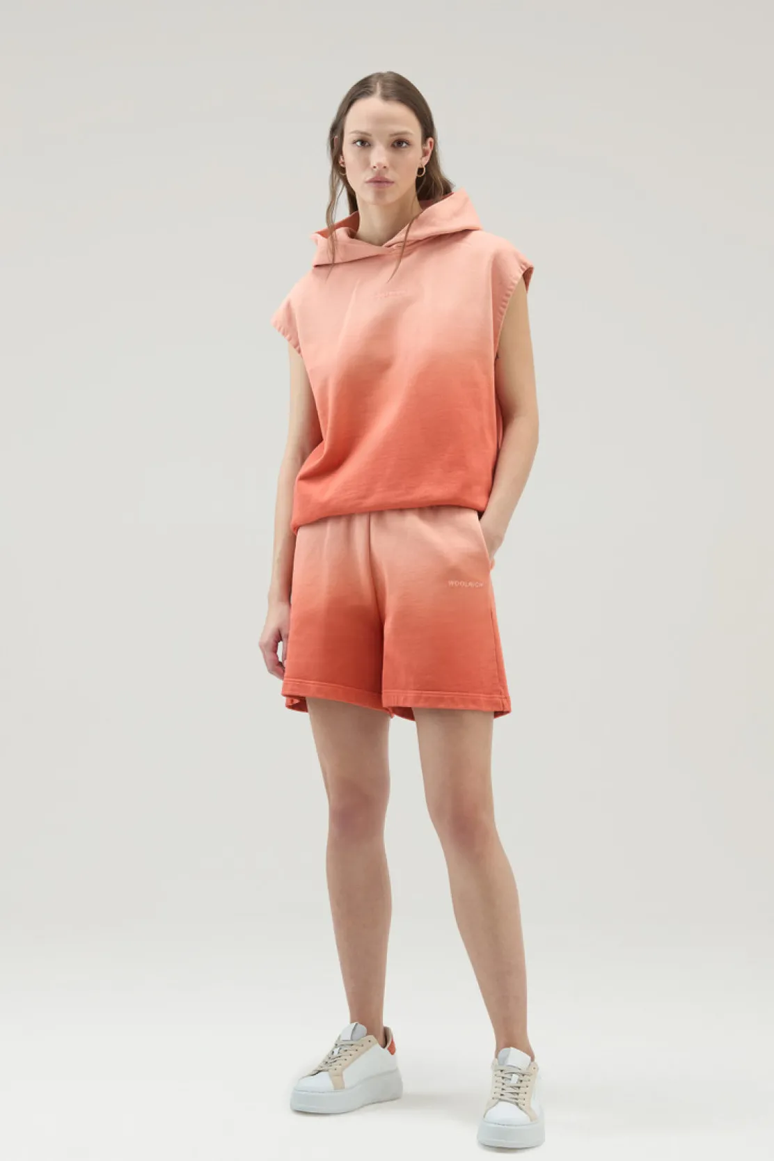 Pantaloni e pantaloncini>Woolrich Pantaloncini In Cotone Felpato Tinti In Capo Con Sfumature Di Colore Coral Sand