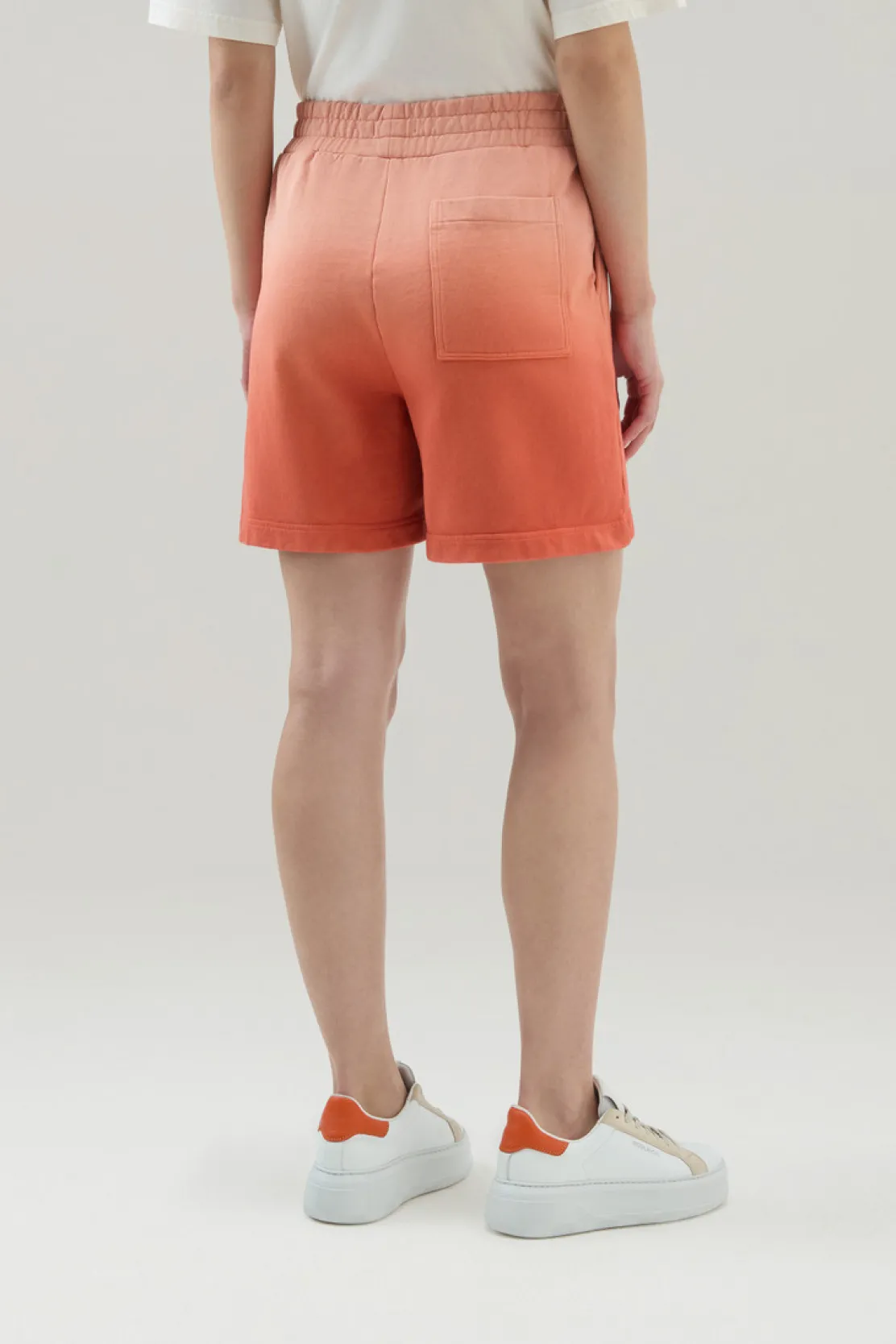Pantaloni e pantaloncini>Woolrich Pantaloncini In Cotone Felpato Tinti In Capo Con Sfumature Di Colore Coral Sand