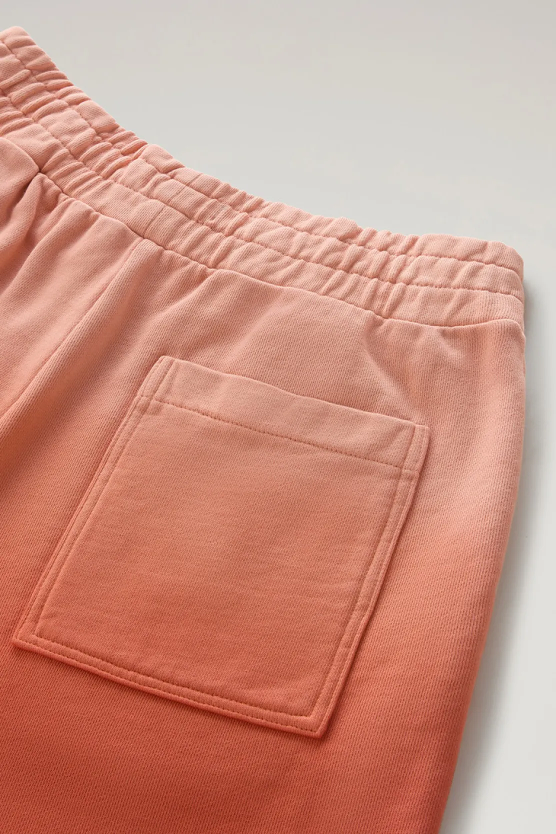 Pantaloni e pantaloncini>Woolrich Pantaloncini In Cotone Felpato Tinti In Capo Con Sfumature Di Colore Coral Sand