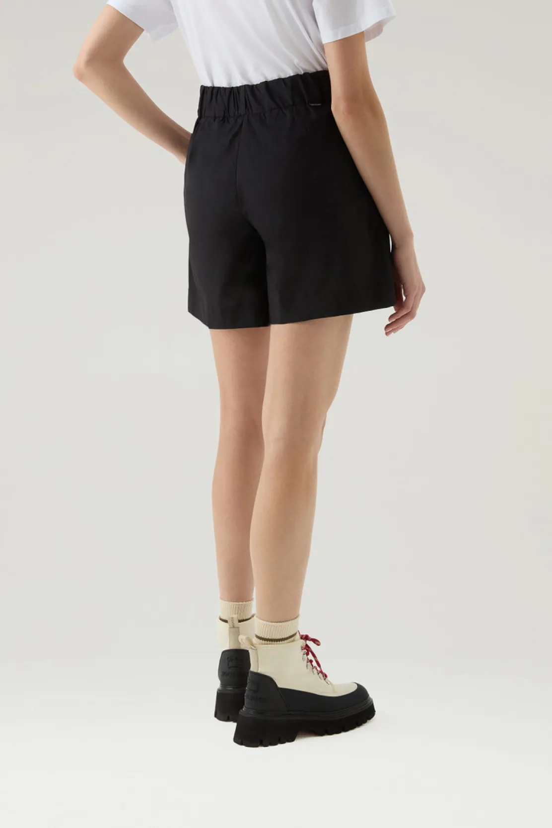 Pantaloni e pantaloncini>Woolrich Pantaloncini In Popeline Di Puro Cotone Black