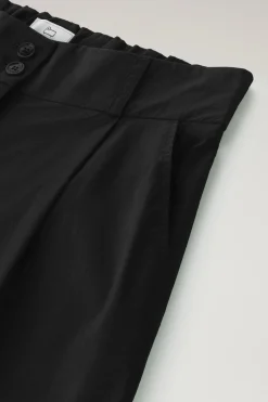 Pantaloni e pantaloncini><noscript><img width=