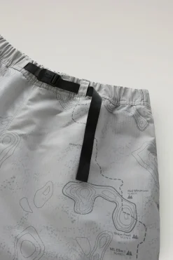 Pantaloni e pantaloncini><noscript><img width=