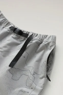 Pantaloni e pantaloncini><noscript><img width=