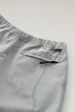 Pantaloni e pantaloncini><noscript><img width=