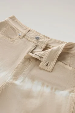 Pantaloni e pantaloncini><noscript><img width=