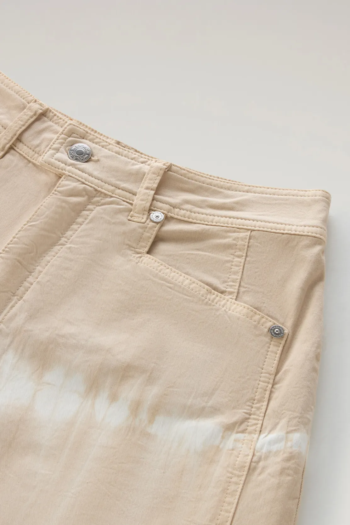 Pantaloni e pantaloncini>Woolrich Pantaloncini In Twill Di Cotone Elasticizzato Tinti In Capo Light Oak