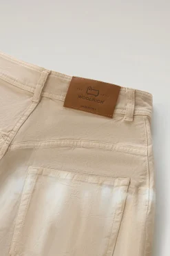 Pantaloni e pantaloncini><noscript><img width=