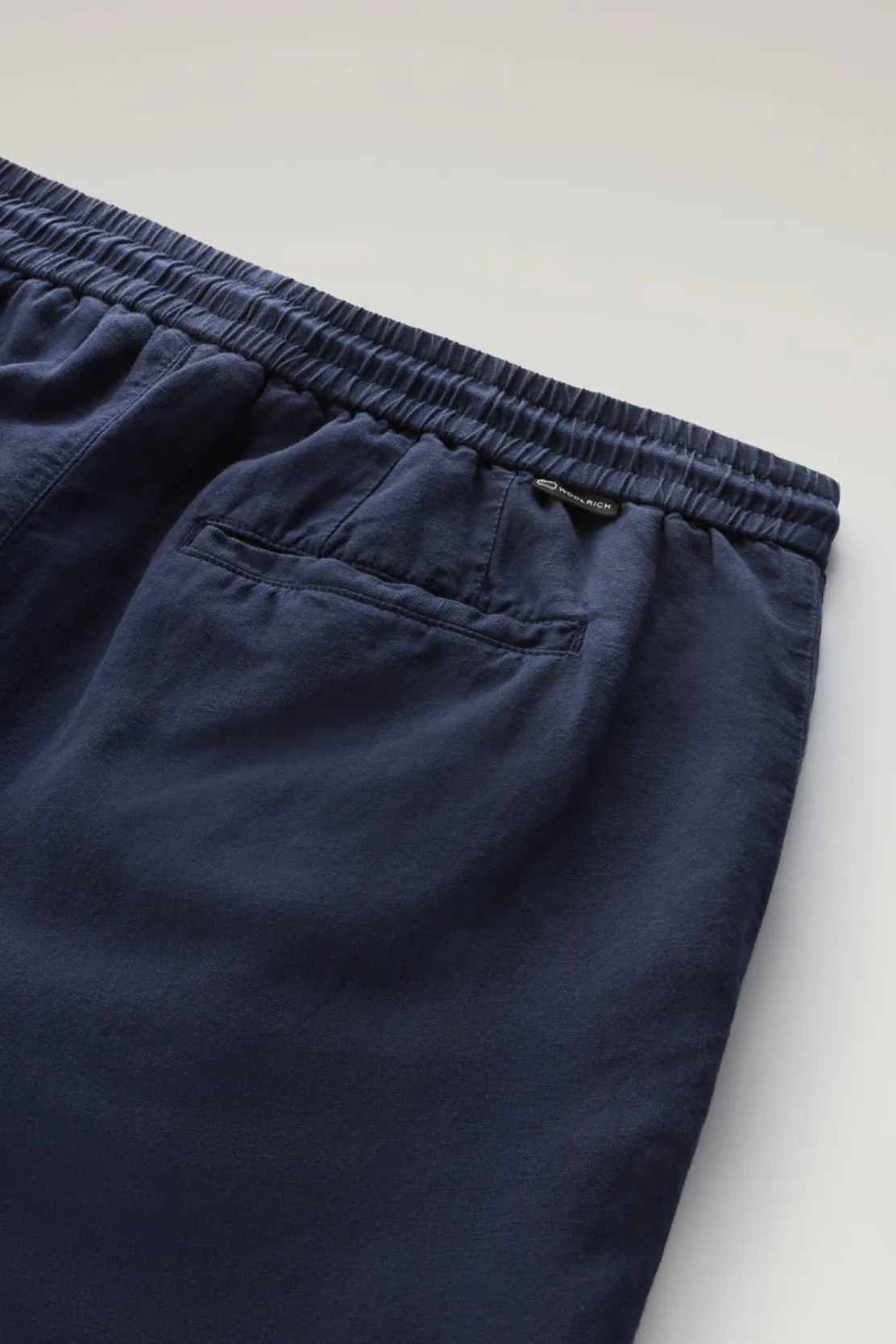 Pantaloni e pantaloncini>Woolrich Pantaloni Cargo In Misto Cotone E Lino Tinti In Capo Maritime Blue