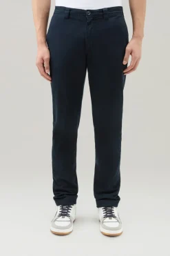 Pantaloni e pantaloncini>Woolrich Pantaloni Chino Tinti In Capo In Cotone Elasticizzato Melton Blue