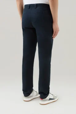 Pantaloni e pantaloncini><noscript><img width=