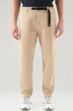 Pantaloni e pantaloncini>Woolrich Pantaloni Chino Tinti In Capo In Cotone Elasticizzato Con Cintura In Nylon Beach Sand