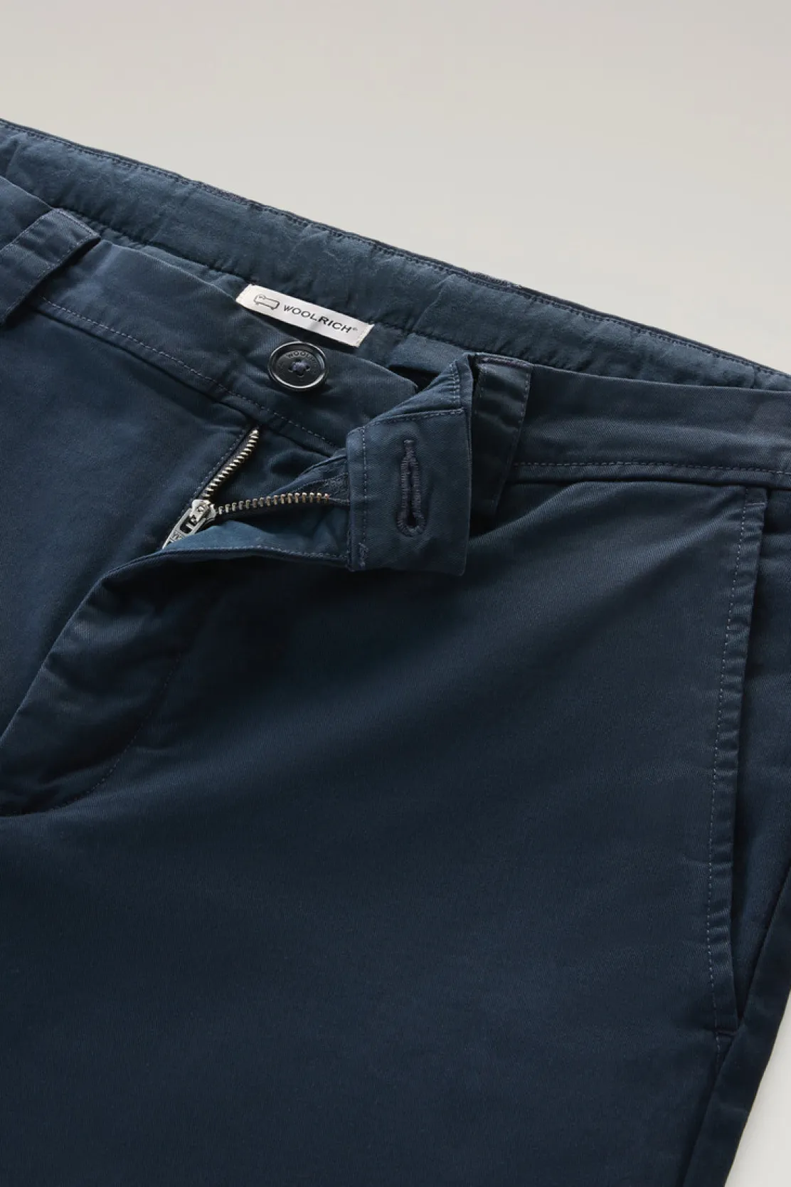Pantaloni e pantaloncini>Woolrich Pantaloni Chino Tinti In Capo In Twill Di Cotone Elasticizzato Melton Blue