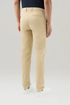 Pantaloni e pantaloncini><noscript><img width=