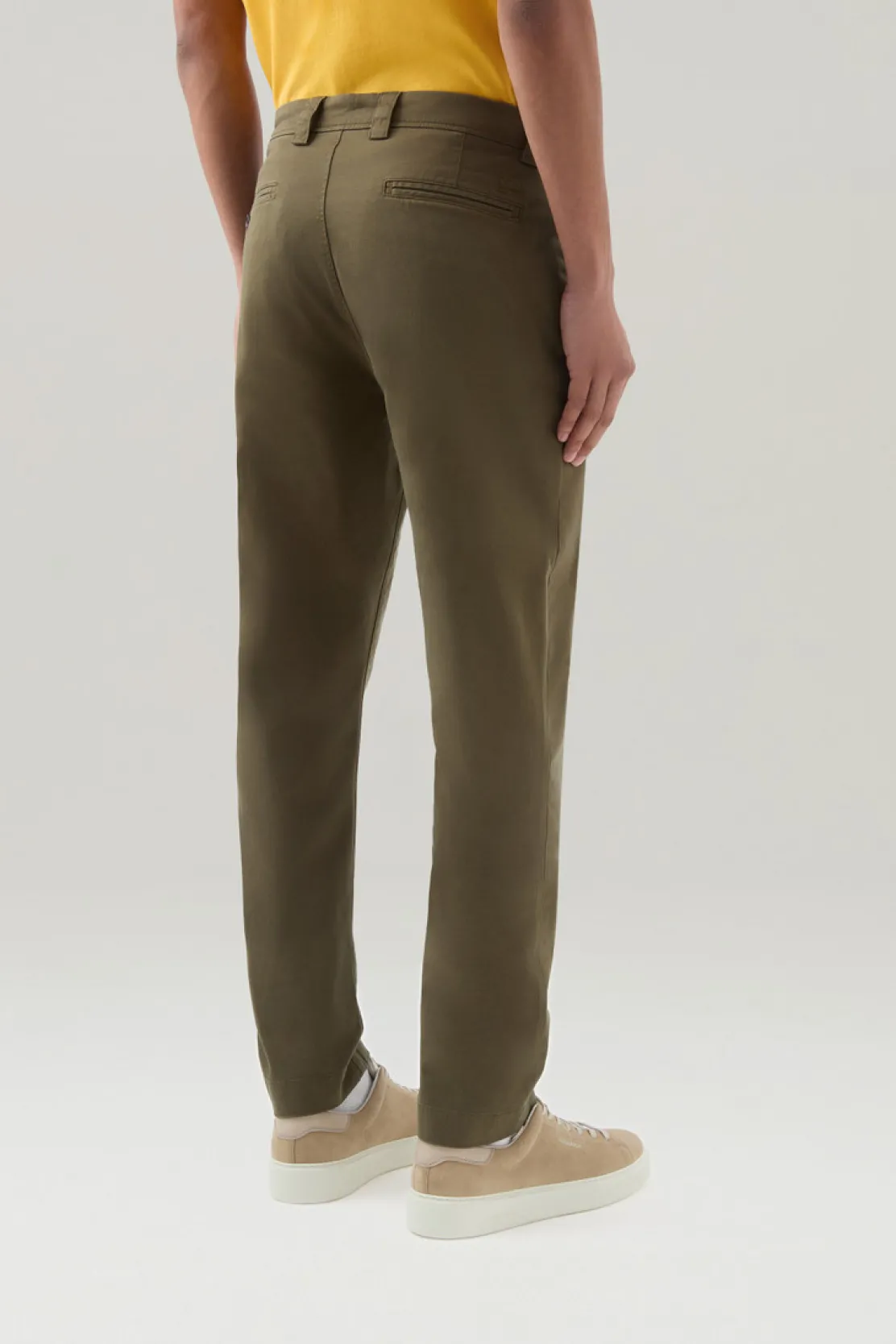 Pantaloni e pantaloncini>Woolrich Pantaloni Chino Tinti In Capo In Cotone Elasticizzato Lake Olive