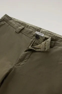 Pantaloni e pantaloncini><noscript><img width=