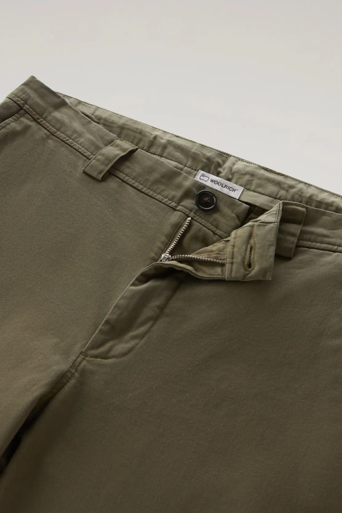 Pantaloni e pantaloncini>Woolrich Pantaloni Chino Tinti In Capo In Cotone Elasticizzato Lake Olive