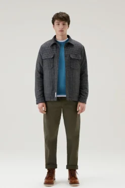Pantaloni e pantaloncini>Woolrich Pantaloni Chino Tinti In Capo In Twill Di Cotone Elasticizzato Dark Green