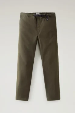 Pantaloni e pantaloncini><noscript><img width=