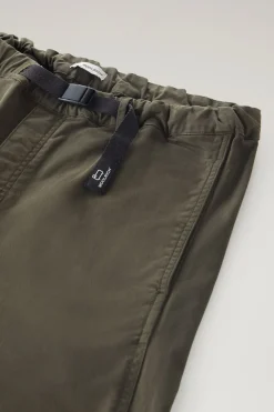 Pantaloni e pantaloncini><noscript><img width=