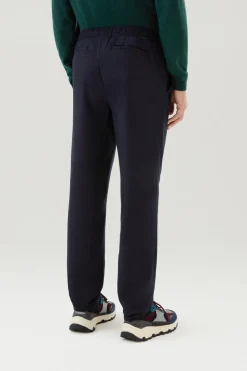 Pantaloni e pantaloncini><noscript><img width=