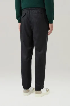 Pantaloni e pantaloncini><noscript><img width=