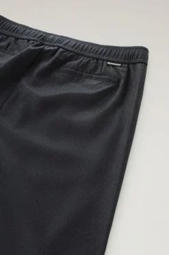 Pantaloni e pantaloncini><noscript><img width=